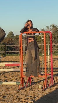 Stories de Calça Jeans Alfinetes Marrom