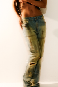 Calça Jeans Cintura Baixa Destroyed Strass
