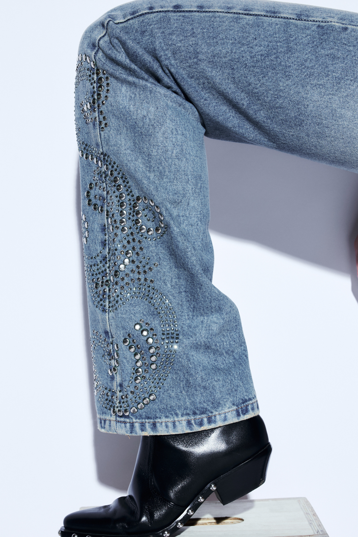 Calça Jeans Tachas