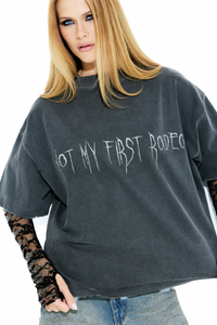 Camiseta Not My First Rodeo