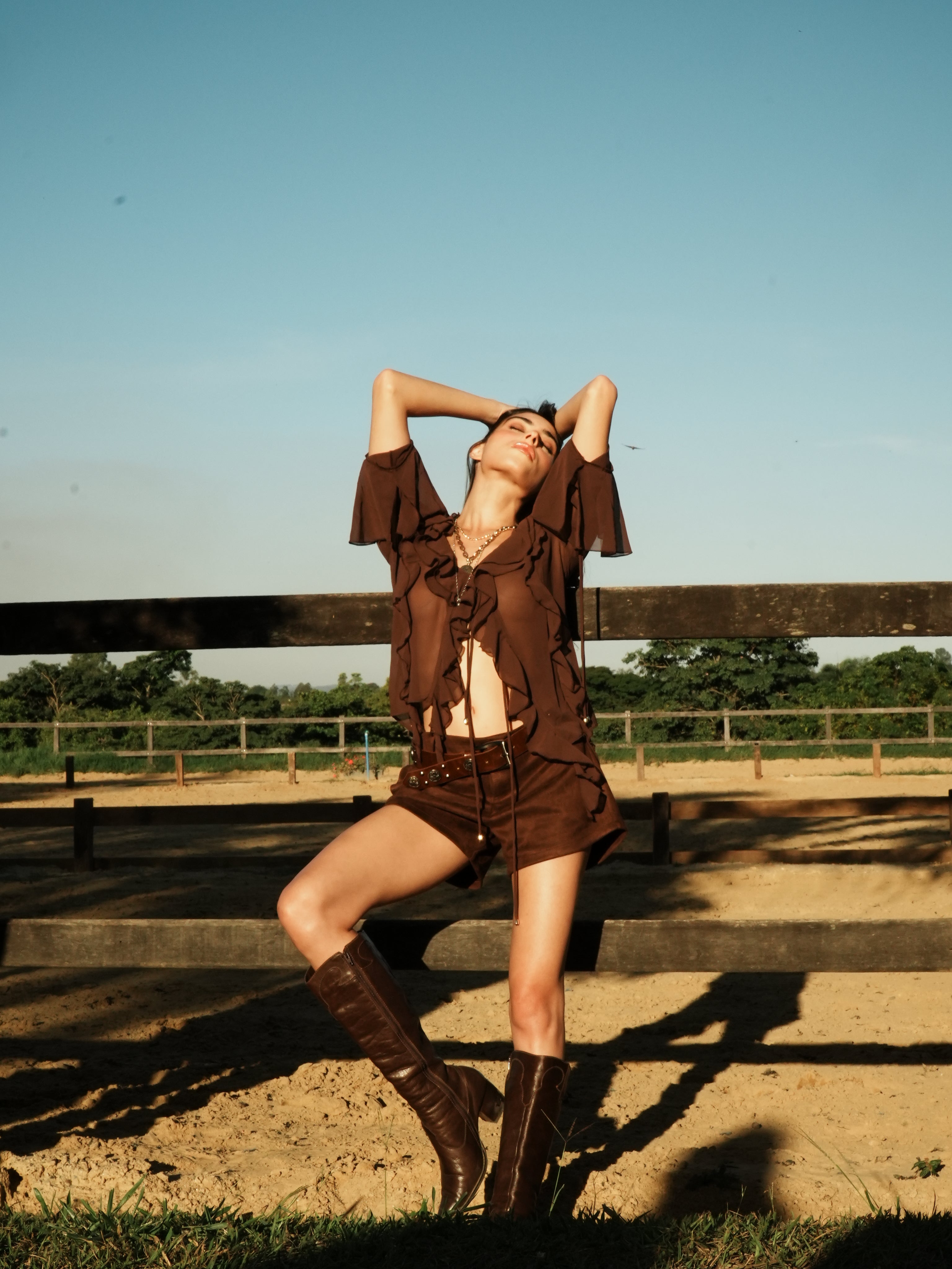 Blusa Bata Babados Marrom