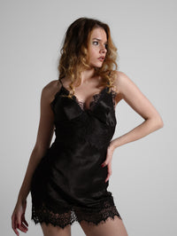 PRÉ- VENDA Vestido Renda Affair